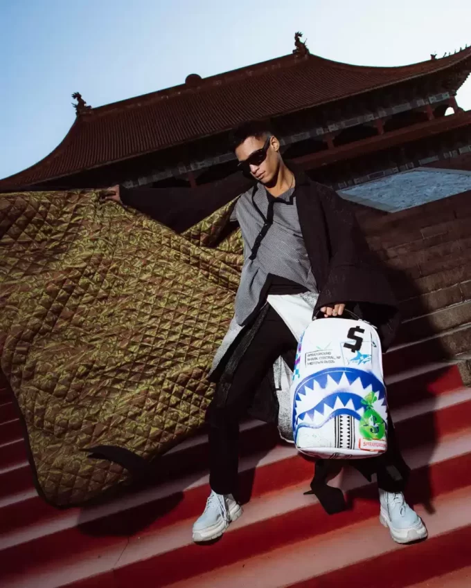 ZAINO DLXSV CON TAGLIO CENTRALE SHARK PER LA GRANDEZZA