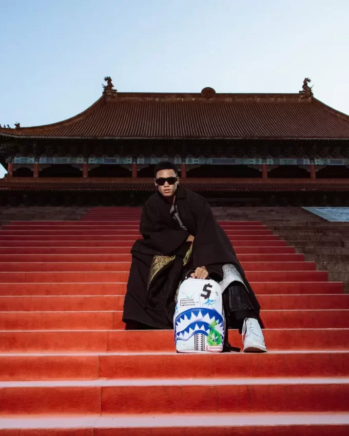 ZAINO DLXSV CON TAGLIO CENTRALE SHARK PER LA GRANDEZZA