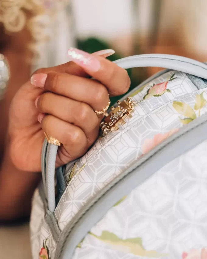 ZAINO ELEGANTE ENERGETICO CON INTELLIGENZA AFRICANA A.I. – COLLABORAZIONE SANDFLOWER