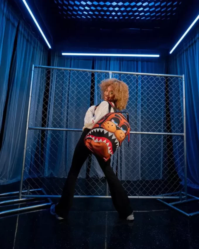 ZAINO FIVE NIGHTS AT FREDDY’S SHARK DLXSR