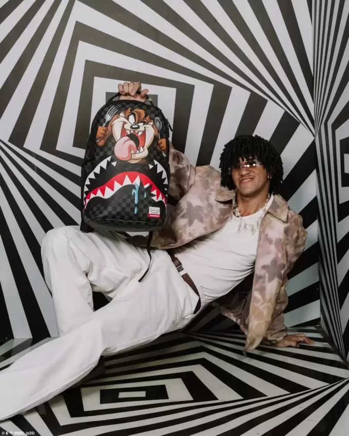 ZAINO LOONEY TUNES TAZ MANGIA SQUALO