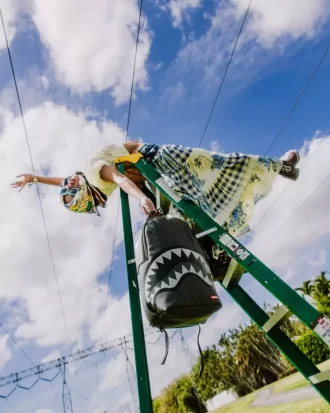 ZAINO LUCI SPENTE SQUALI A PARIGI
