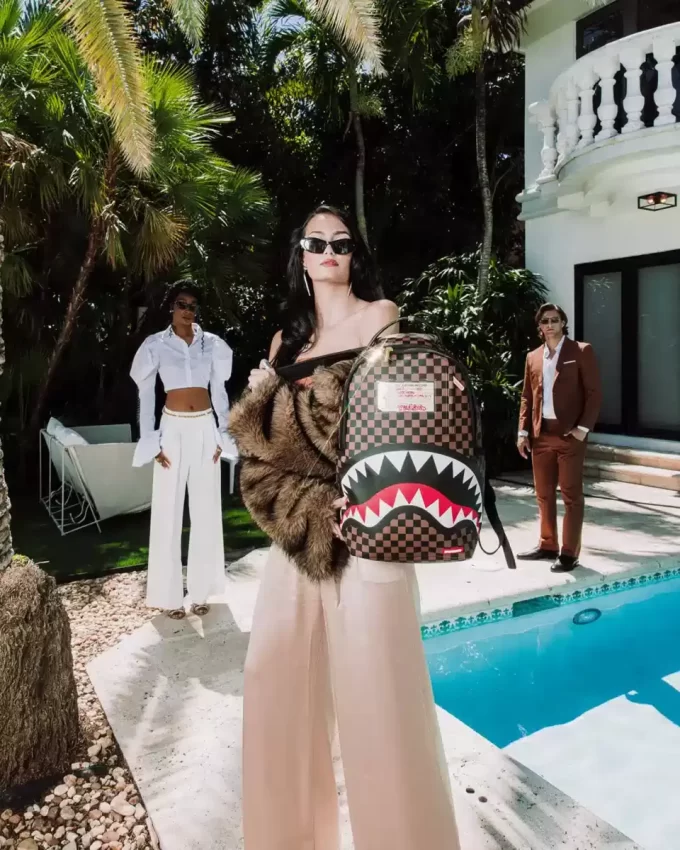 ZAINO SMARRITO SHARKS IN PARIS