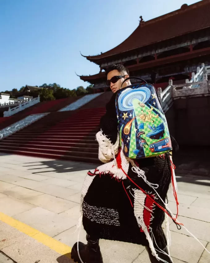 ZAINO SPAZIALE DEFORMATO ZAINO SPAZIALE DEFORMATO