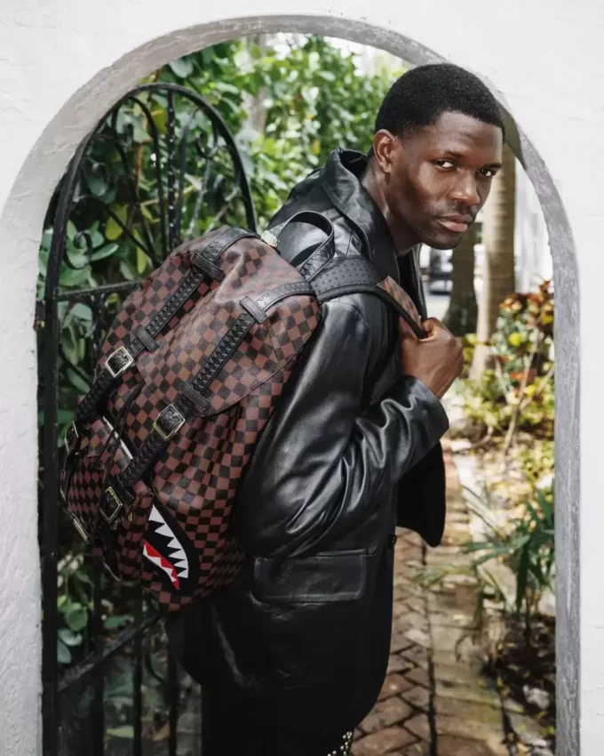 ZAINO SQUALI DENTI A SEGA SULLE COLLINE DI PARIGI