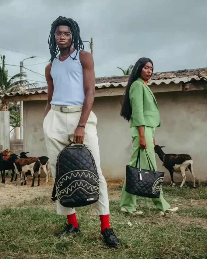 ZAINO SQUALO CON CATENA ORO QUILT NOIR (DLXV)