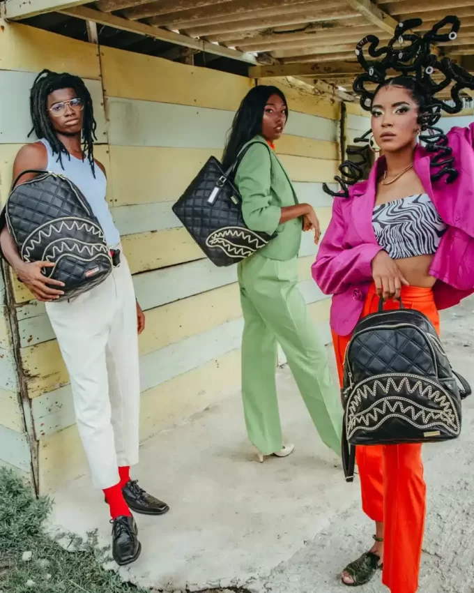 ZAINO SQUALO SAVAGE CON CATENA ORO E TRAPUNTA NOIR