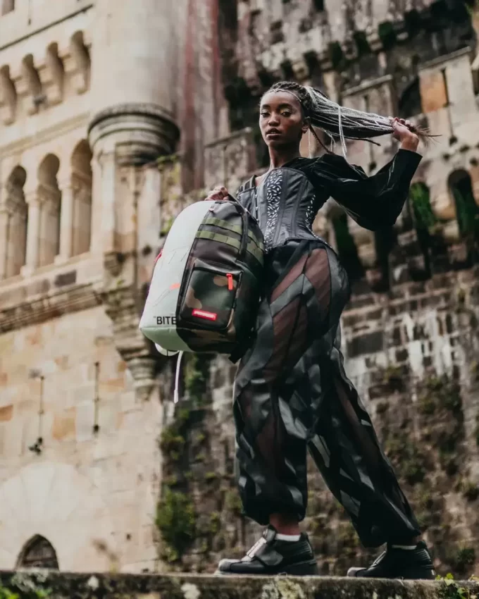 ZAINO STRANO DIVISO (DLXV)